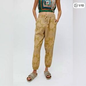 Kimchi Blue Beige Star-Pattern Jogger Pants